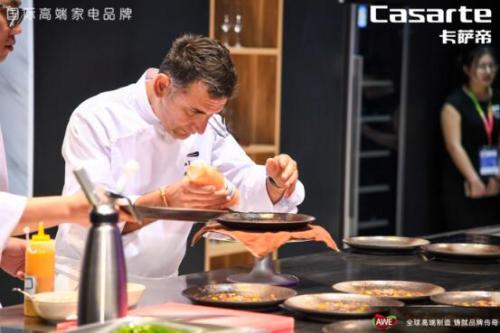 领先行业布局高端11年 AWE杨澜体验卡萨帝全系新品