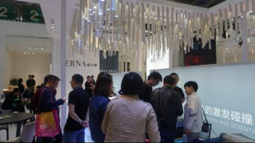 喜临门智能悬浮床垫深圳家居展引行业轰动