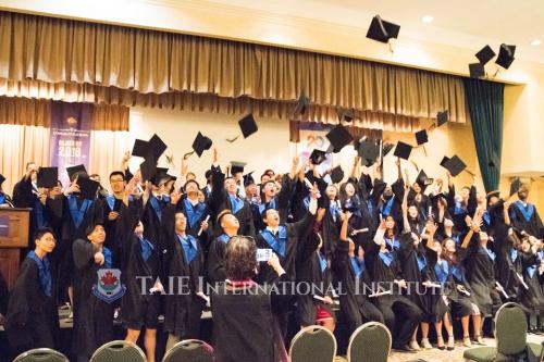 达英国际学院第20届毕业典礼在多大会议厅隆重举行