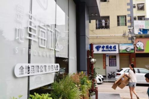 富士康工人公开信质疑城中村改造:将去哪里容身?