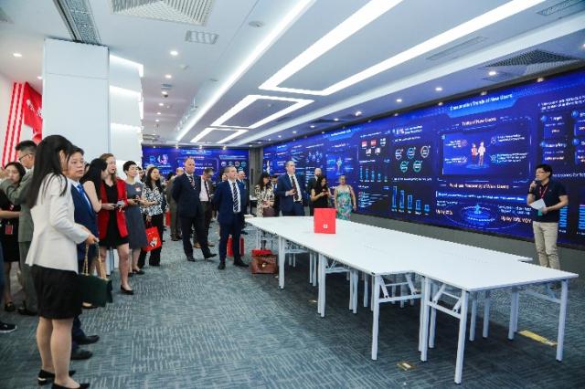 15国外交使团618访京东 携手打造北京国际消费中心城市