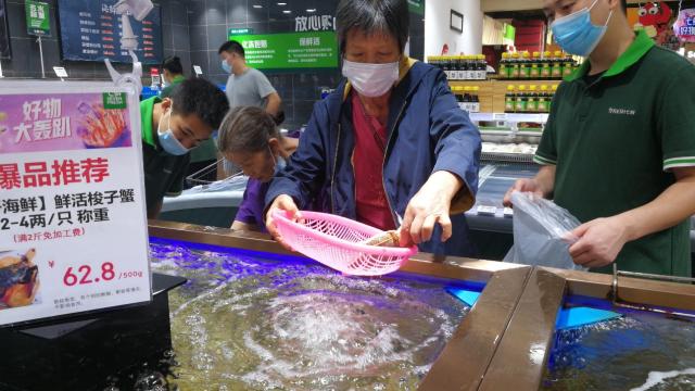 历经107天休渔 南海主产红花蟹开捕第一船 当日上架京东旗下七鲜超市