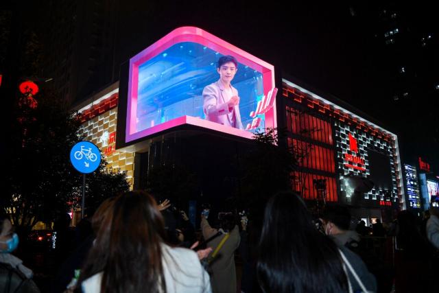 西安京东MALL再次成为11.11热门打卡点 肖战“空降”3D裸眼大屏