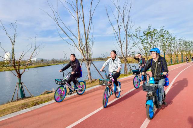 骑游临港 哈啰出行点亮未来智慧城市生态