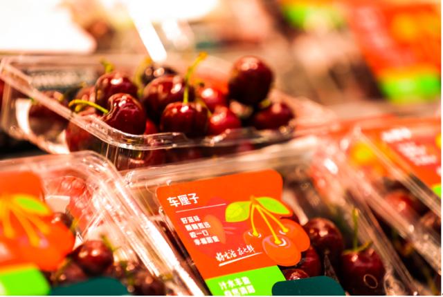 七鲜超市廊坊二店成网红休闲食品潮流中心 惊现9斤重、半米长巧克力