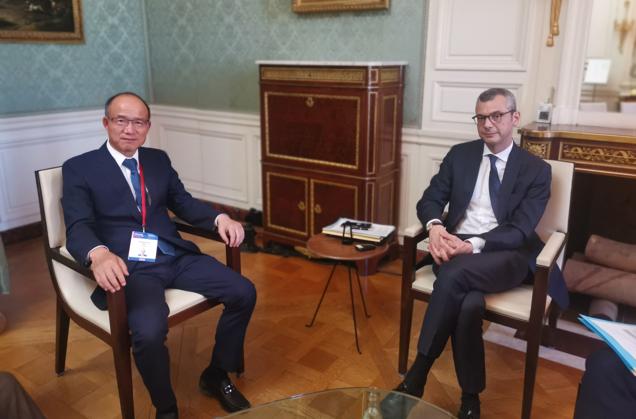  郭广昌在巴黎拜会中国驻法国大使卢沙野并出席商务活动