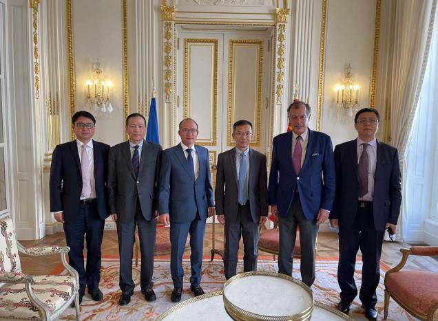  郭广昌在巴黎拜会中国驻法国大使卢沙野并出席商务活动