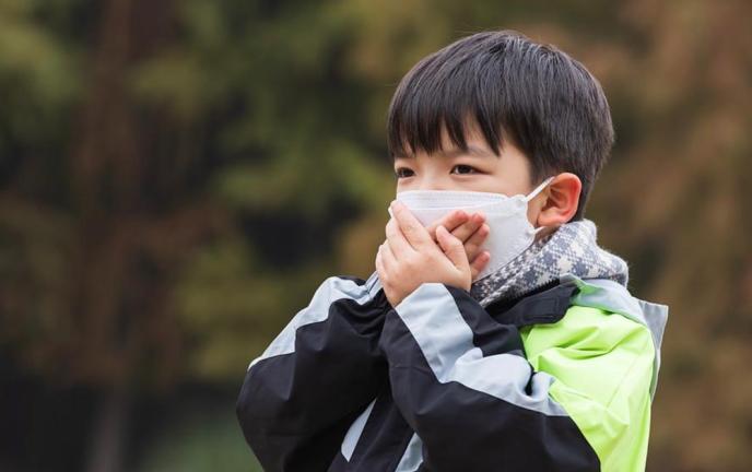 春运期间，新冠感染风险翻倍，儿童群体出现咳嗽症状怎么办？
