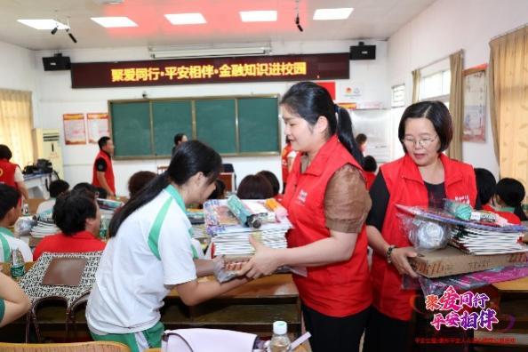 7.8全国保险公众宣传日，平安人寿全国各级机构3100个网点一起行动