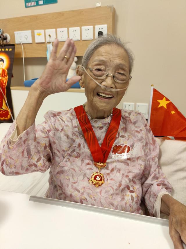 安宁地走进阳光（带图版）