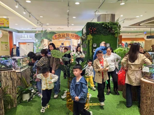 买得舒心,玩得开心,看重庆百货如何打造节日消费新体验