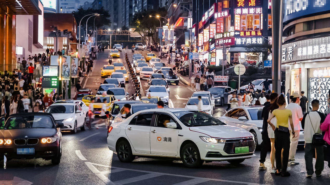 旅游城市晚高峰延长2小时见证消费新活力  啤酒节滴滴打车需求上涨超300%