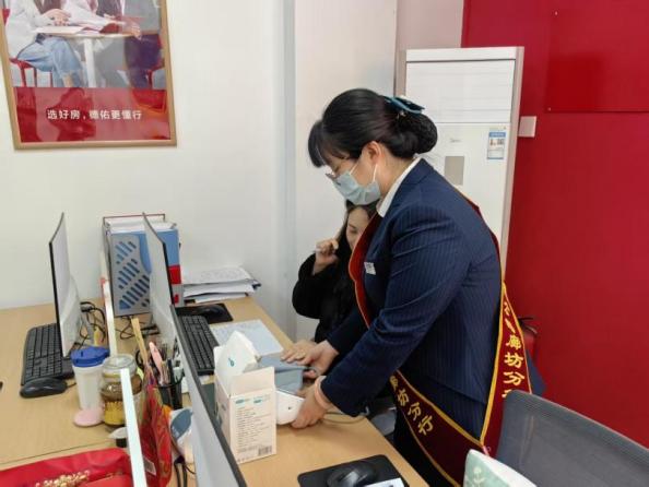弘扬雷锋精神 践行消保为民   渤海银行用心传递金融温度