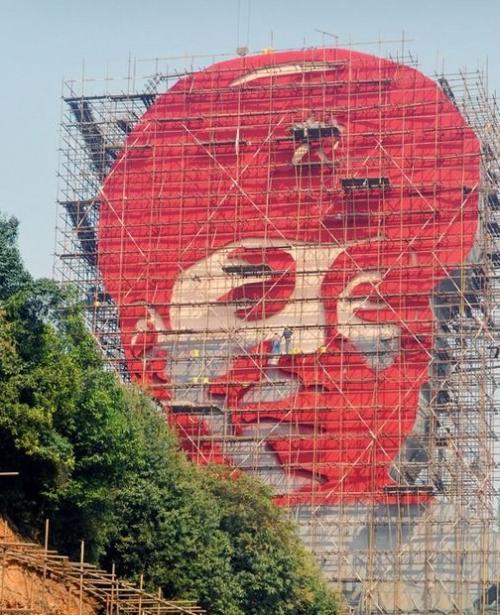 雷锋头像雕塑亮相长沙 寓意雷锋精神长存【组图】