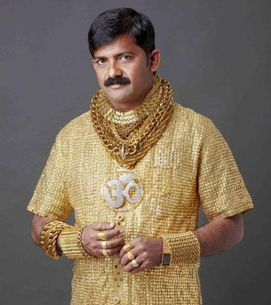 『普通』主题: 印度商人狂迷金饰 打造4公斤纯金衬衫