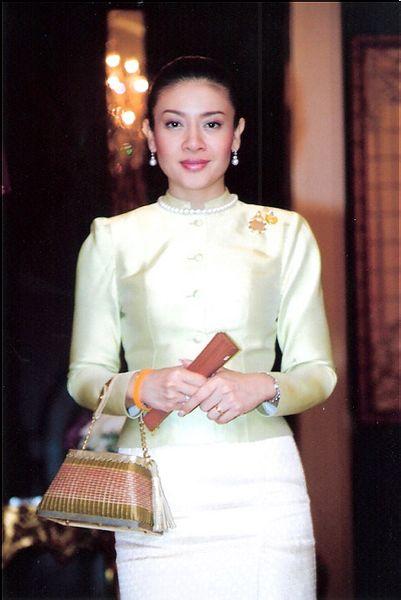 揭秘泰国王储妃被外媒曝光曾为脱衣服女郎