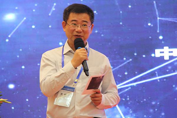 中国人民财产保险股份有限公司电子商务中心总经理蒋新伟发表主旨演讲