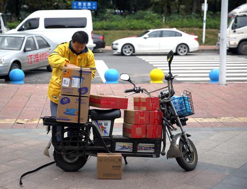 双十一包裹跑得快记者探访快递加速没那么简单