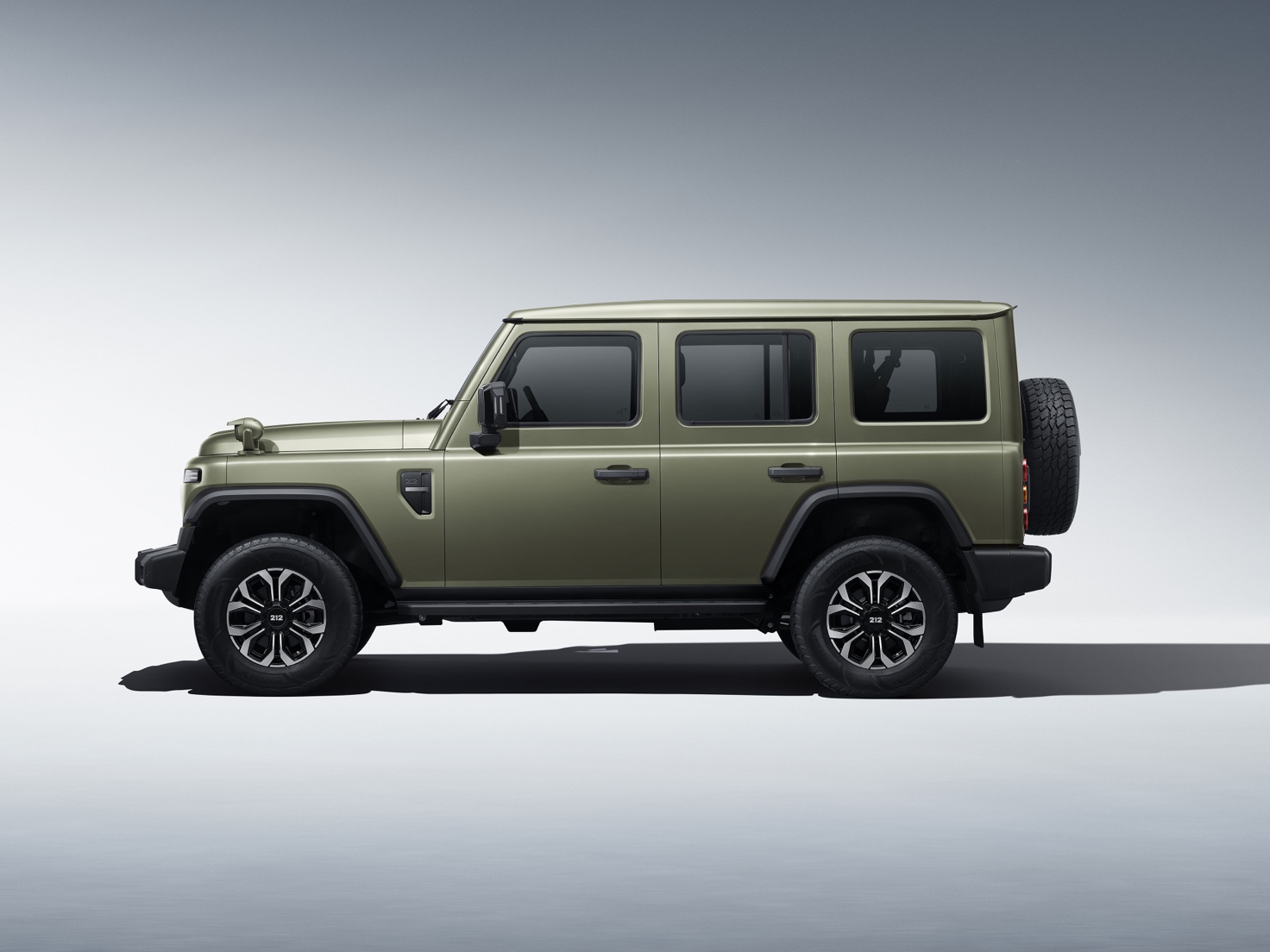 以经典致敬经典 212越野车品牌焕新出发