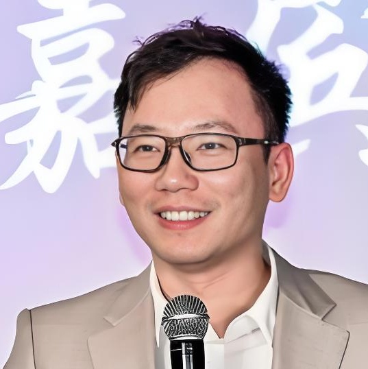 清华大学经济管理学院副院长何平