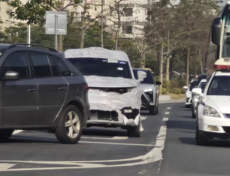 小鹏首款增程车型曝光，纯电续航430km