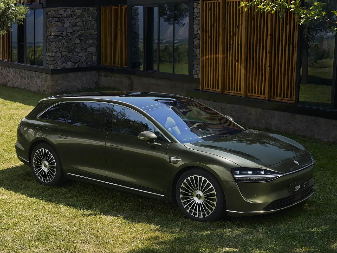 1400x1050_autohomecar__ChxoHWh0XWeASK92AG3EIPmFHoE251 (1).jpg