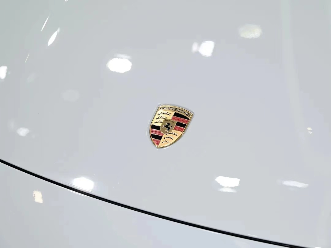 保时捷logo.jpg